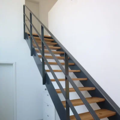 Wangentreppe mit Holzstufen in Bremen